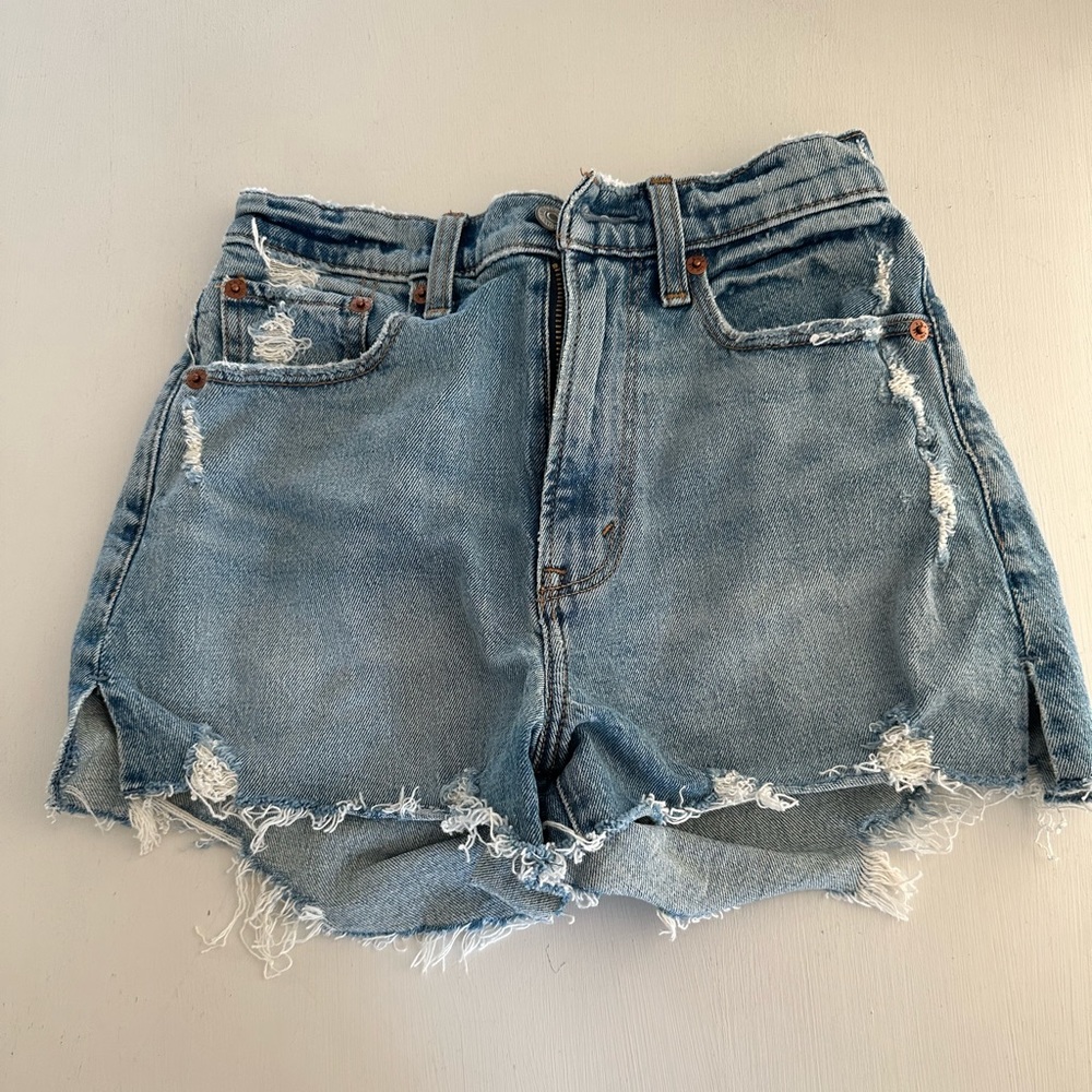 Abercrombie light wash mom short jeans high rise size 24